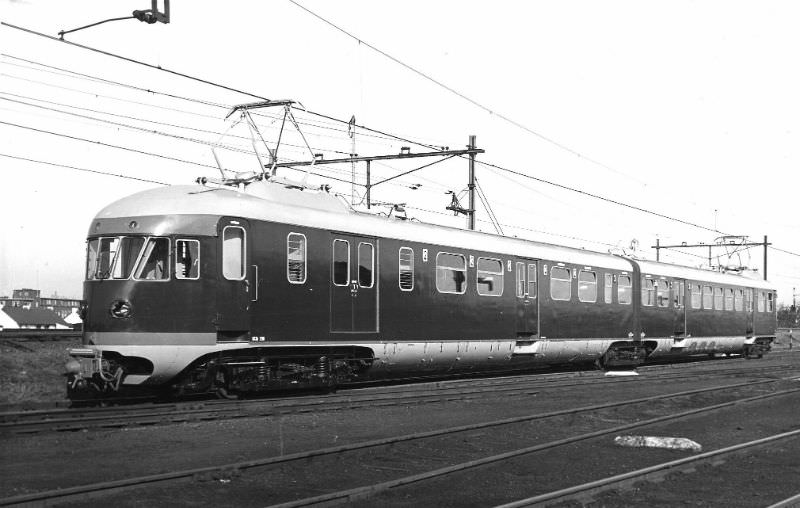 The then brand-new ELD2 train set 296 in Den Bosch, October 11, 1952