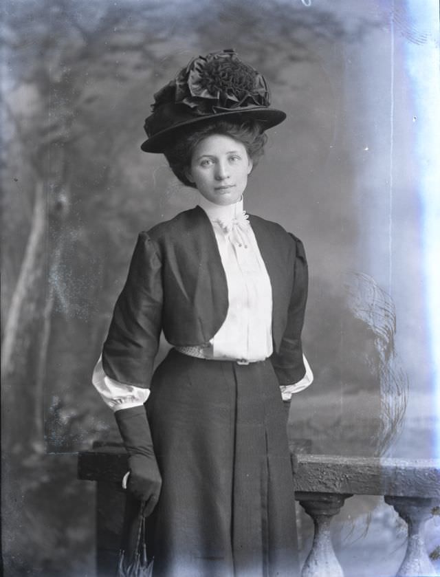 Miss Inden poses for a portrait on November 4, 1909