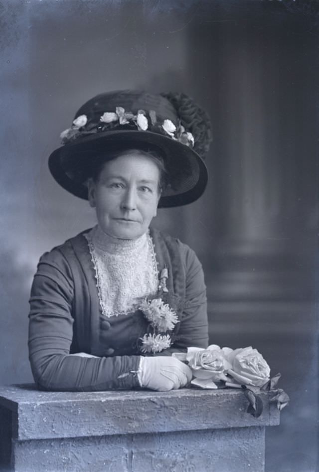 Mrs Garnett poses for a portrait on October 7, 1911