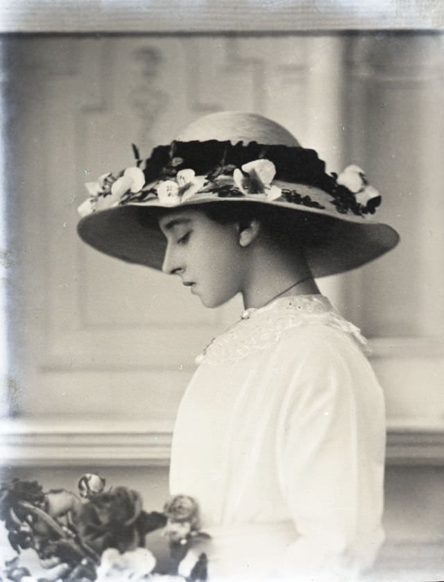 Miss McDougald poses for a portrait on December 4, 1912