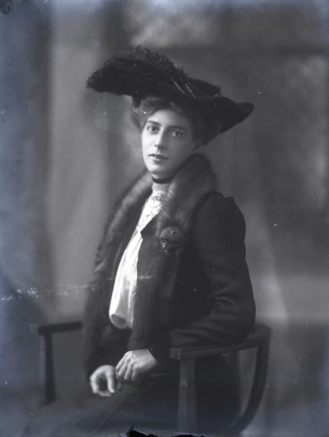 Miss Lockett poses for a portrait circa 1900s
