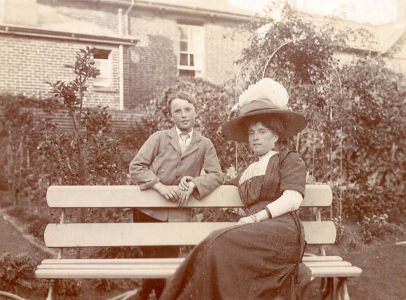 Hats that Defined an Era: The Significance and Style of Edwardian Era Hats for Women