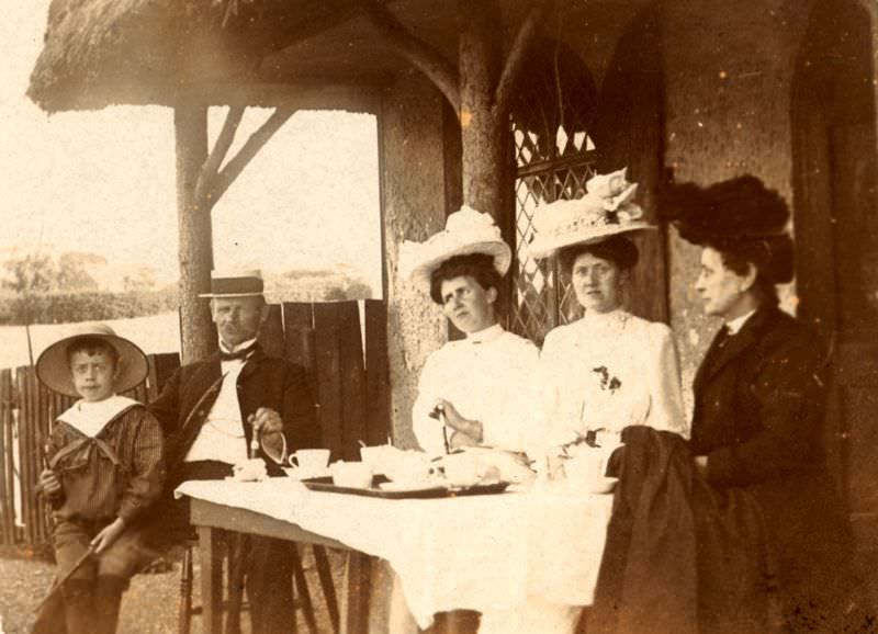 Hats that Defined an Era: The Significance and Style of Edwardian Era Hats for Women