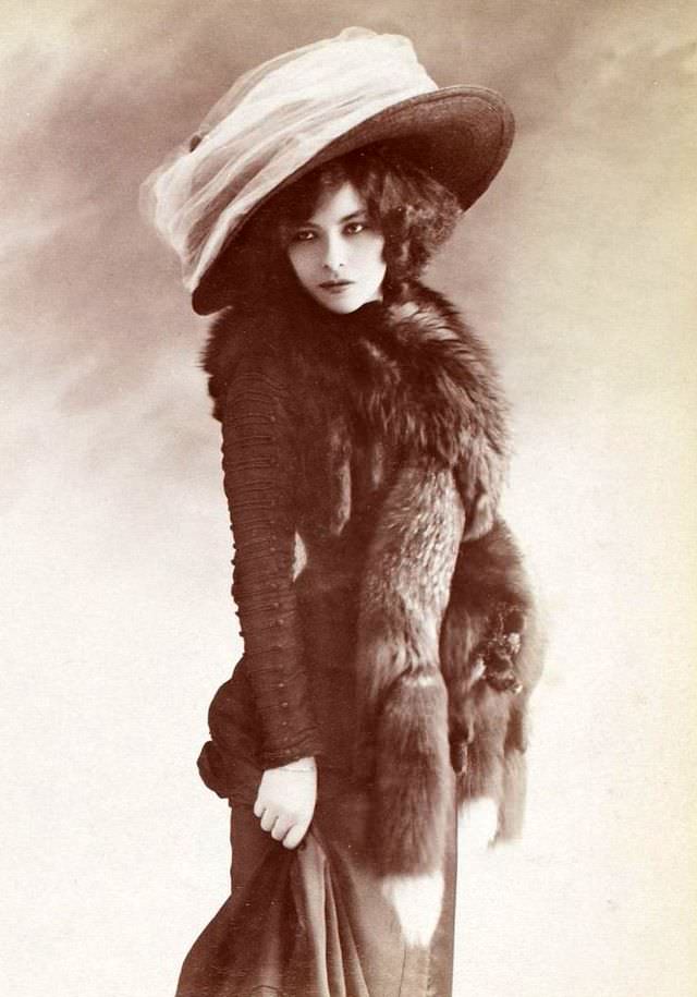 Hats that Defined an Era: The Significance and Style of Edwardian Era Hats for Women