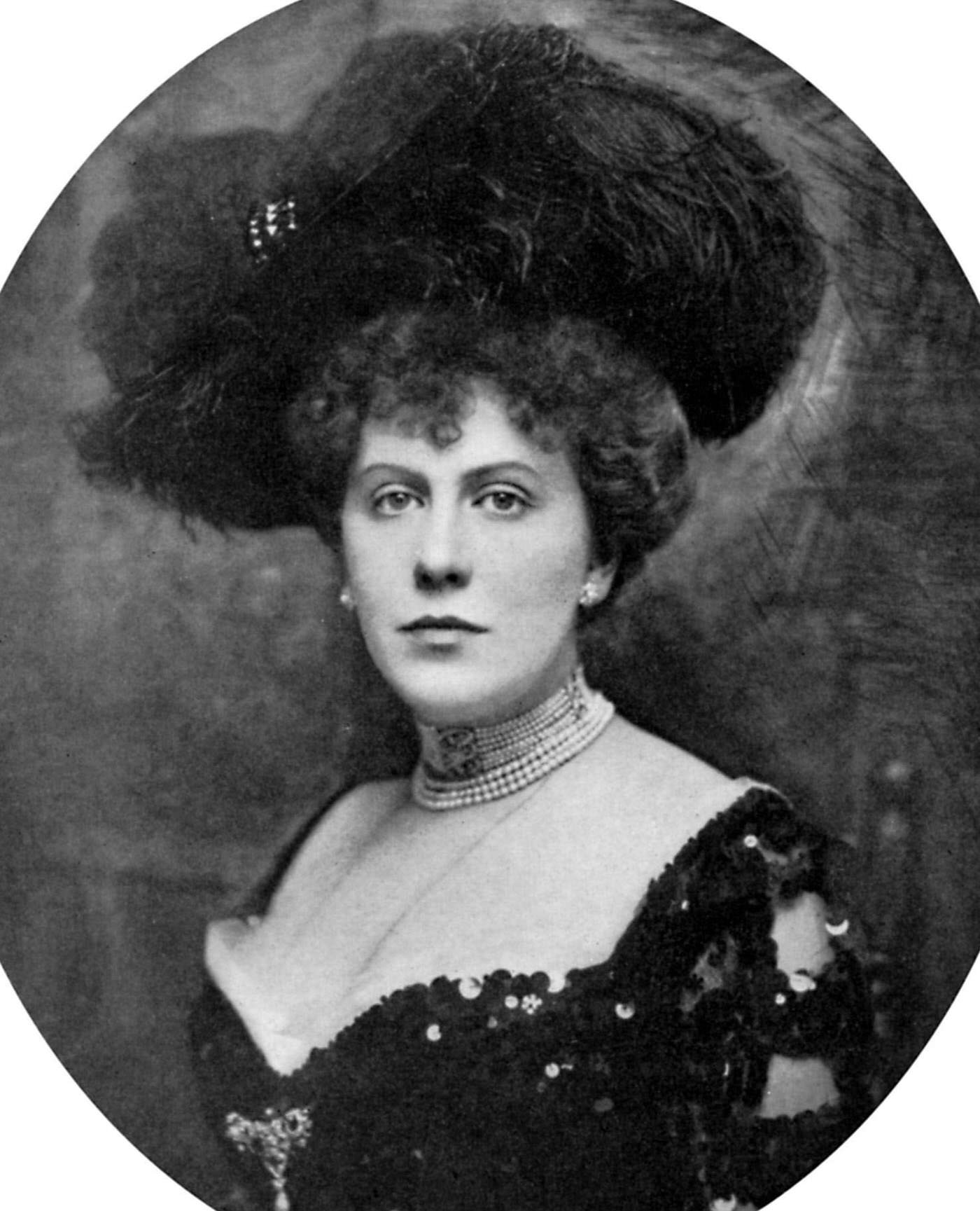 Alice Keppel, a well-known English socialite and mistress of King Edward VII, poses for a portrait in 1906