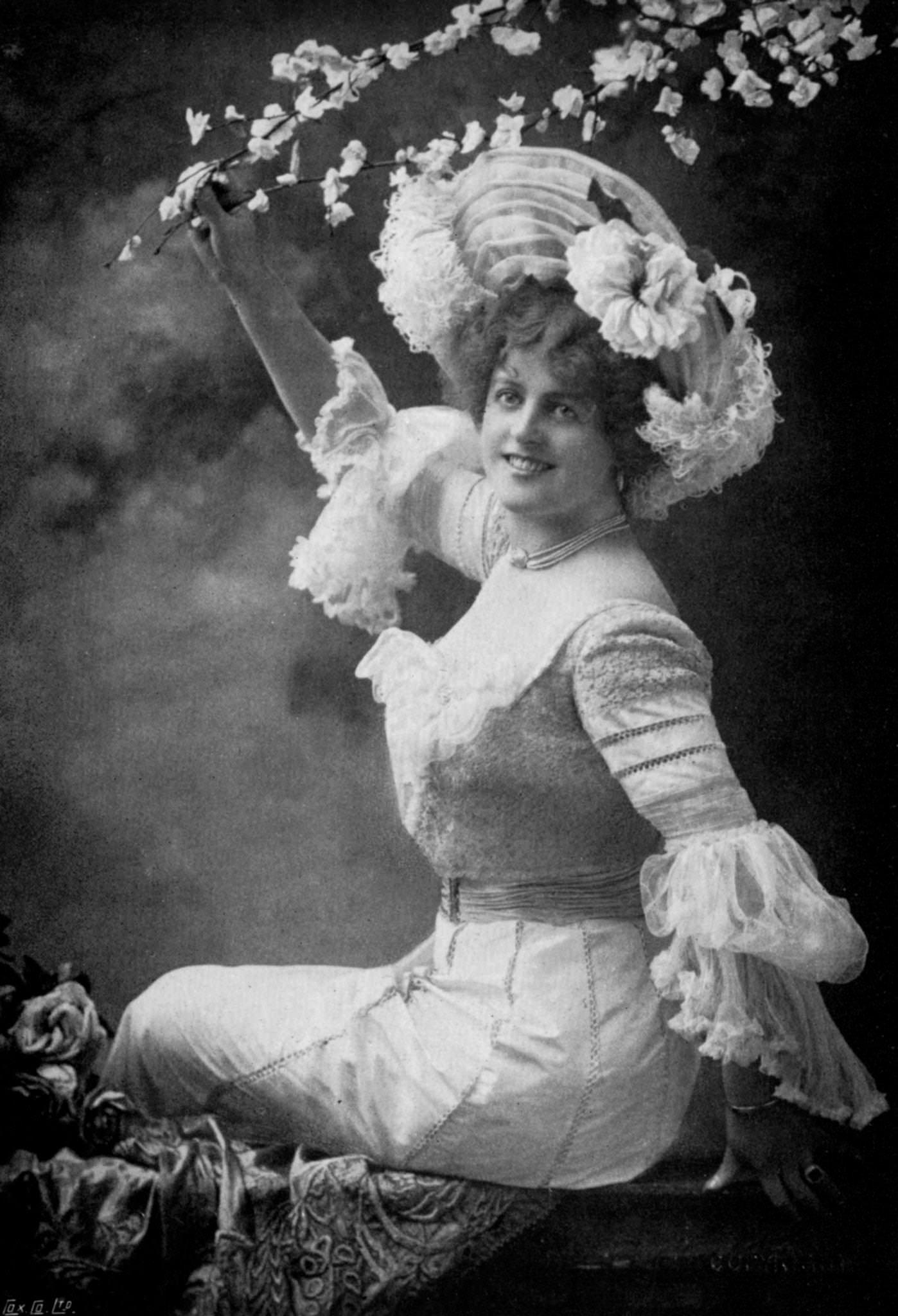 Marie Studholme poses for a portrait in 1902