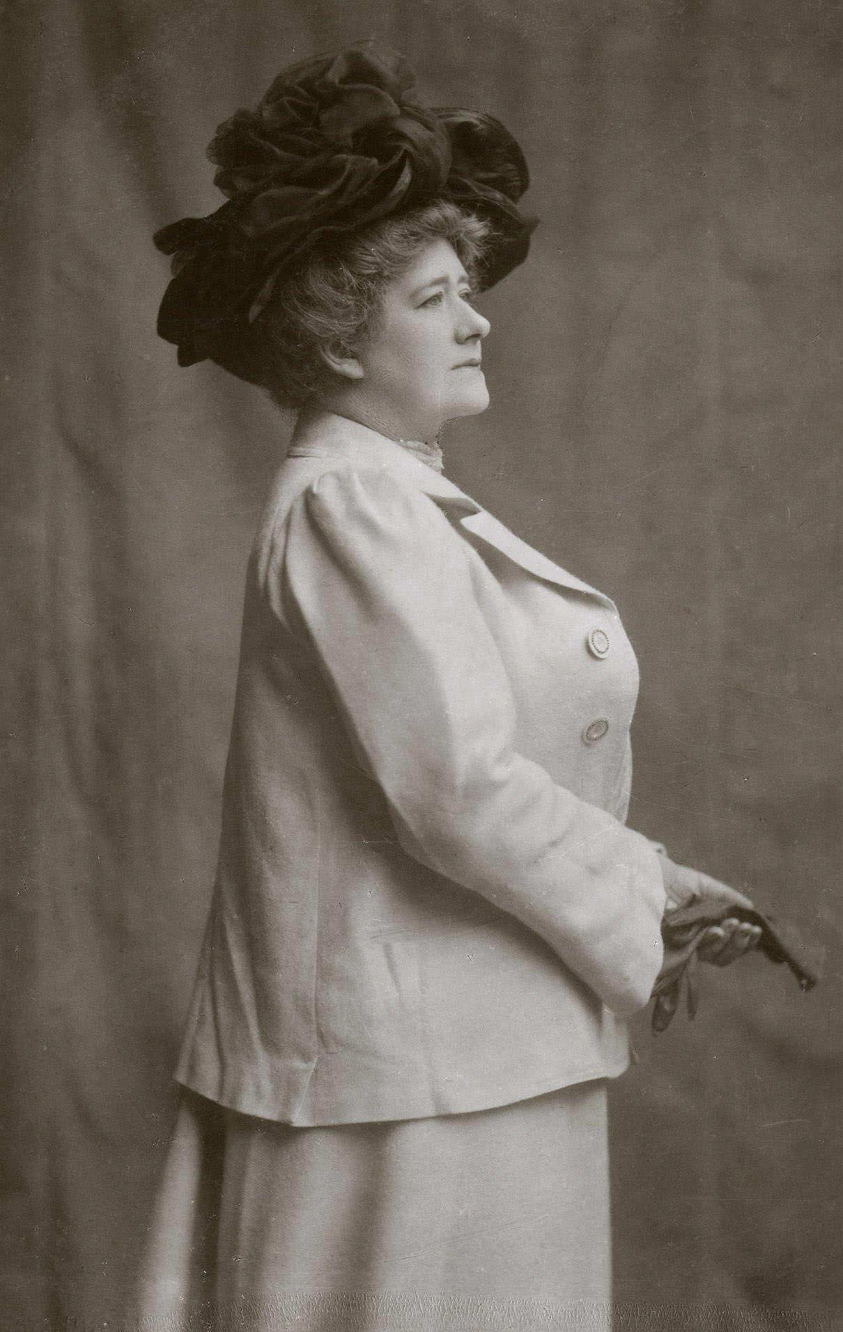 Ellen Terry, a British actress, poses for a portrait in the early 1900s