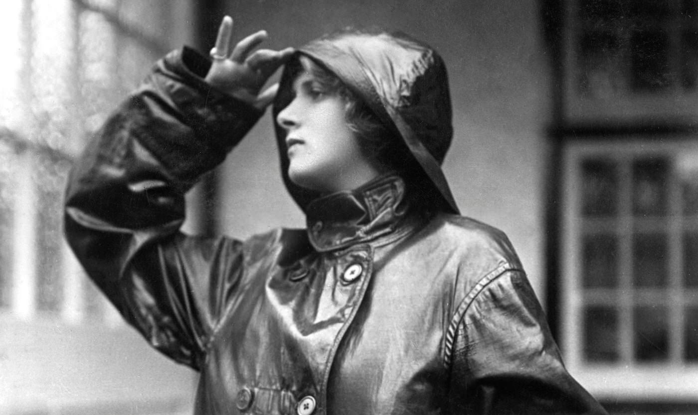 Gladys Cooper poses for a portrait in the early 1900s