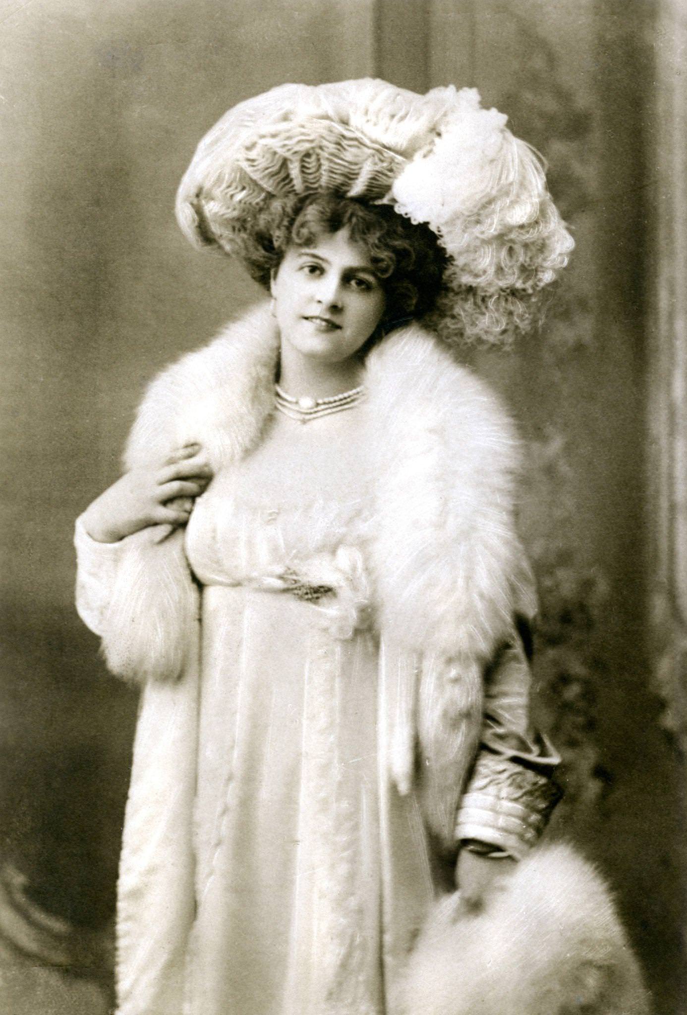 Marie Studholme poses with confidence in her stylish hat