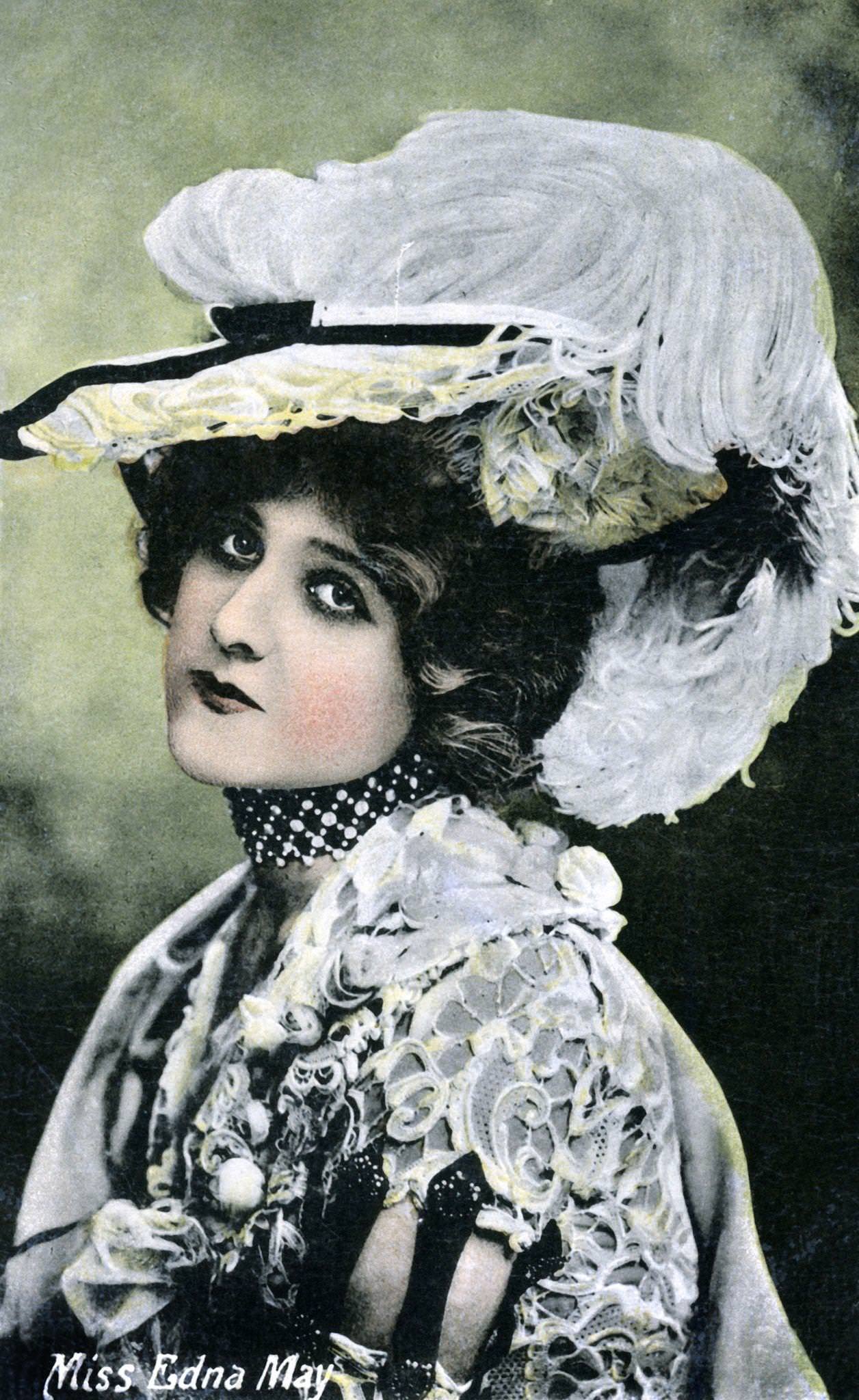 Edna May poses for a portrait in the early 1900s