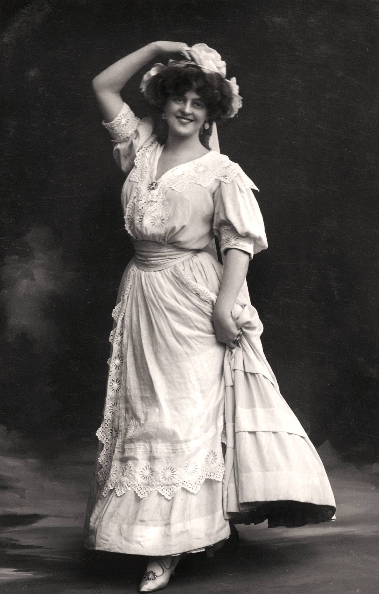 Marie Studholme looks stunning in this portrait from 1905