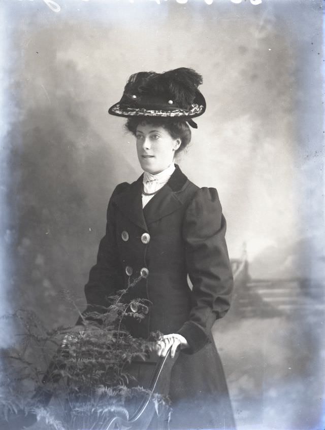 Miss Taylor poses for a portrait on December 14, 1906