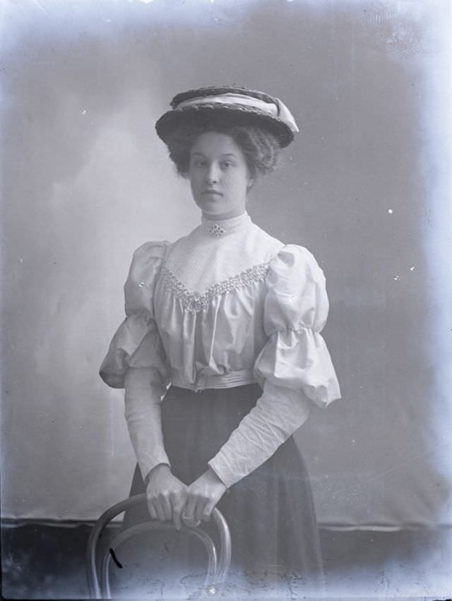 Miss L Fordhaus poses for a portrait on July 18, 1907