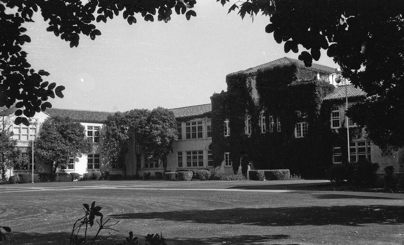 The campus and main building of Theodore Roosevelt High School in Fresno, California, as it looked in 1961.