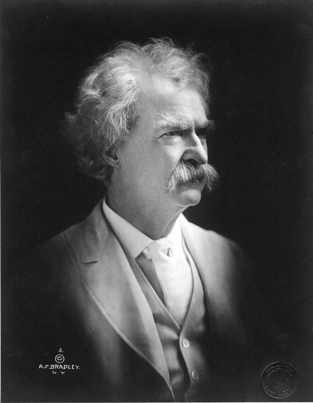 The Art of Portraiture: A.F. Bradley's Masterful Images of Mark Twain