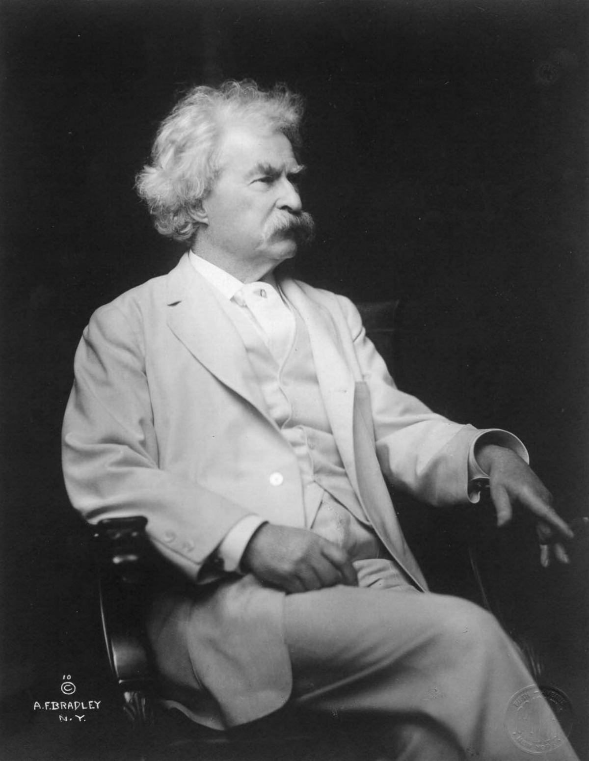 The Art of Portraiture: A.F. Bradley's Masterful Images of Mark Twain