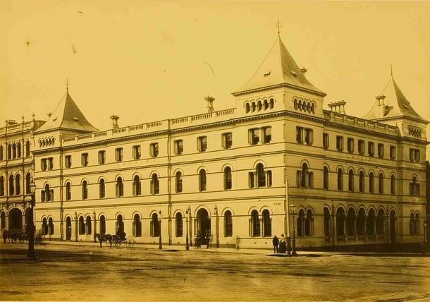 The Menzies Hotel, corner Bourke and William Streets, Melbourne, 1870s
