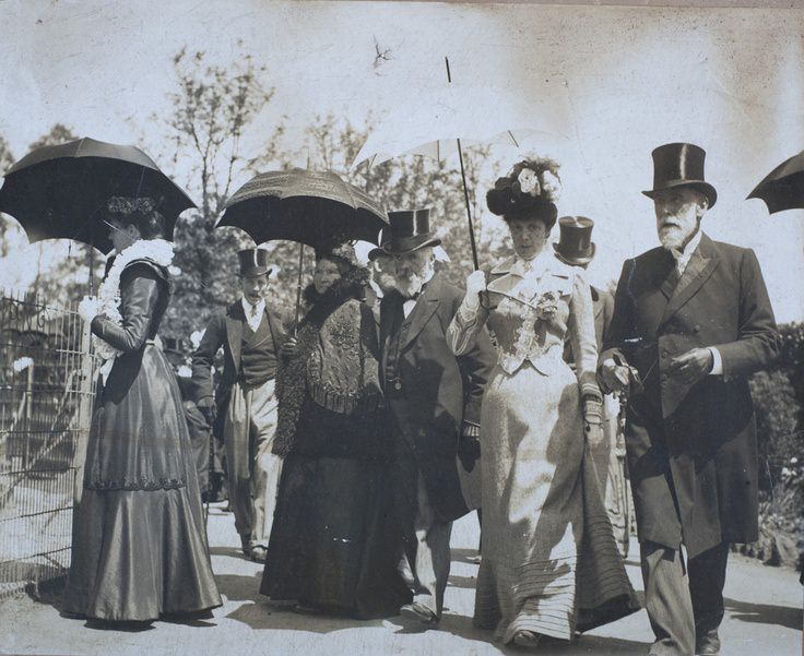 Visitors to Melbourne Zoo, 1895