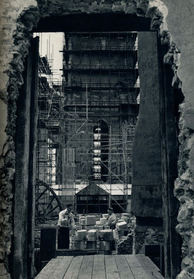 Rebuilding St Lauren church, Rotterdam, 1957