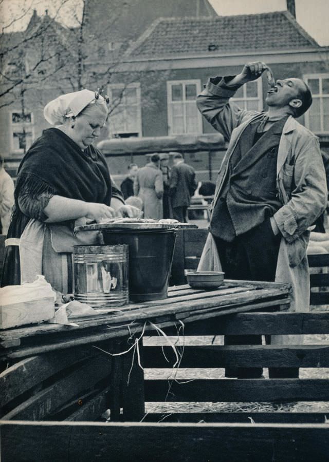 Fish salesman in Scheveningse, Den Haag, 1957