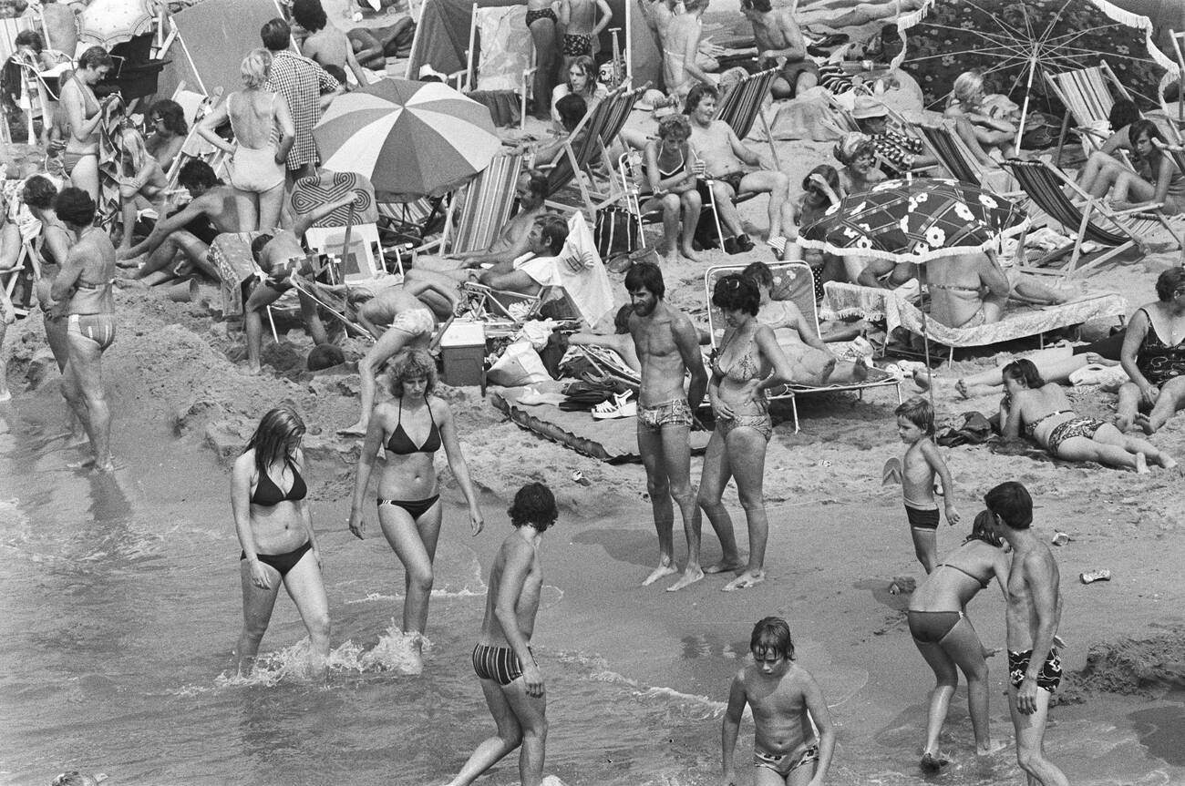 Huge crowds on the beach at Scheveningen during a heat wave on or around June 27, 1976.