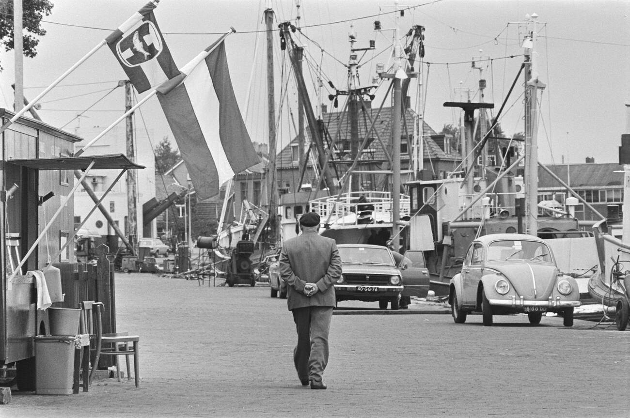 Fishing boats in the harbor of Urk and Urker in traditional costume around June 2, 1976.