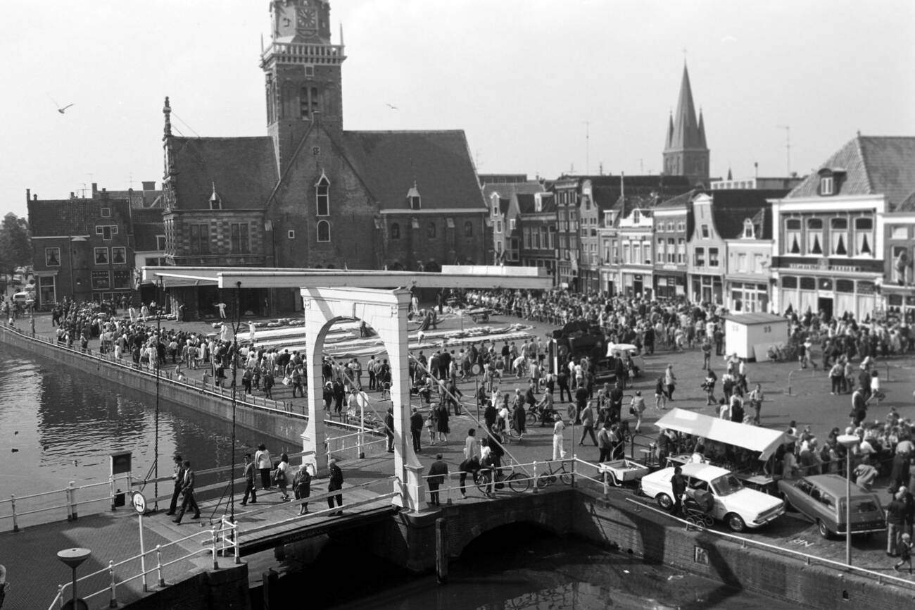 People at the cheese market in front of the city weigh building De Waag at Alkmaar, The Netherlands in 1971