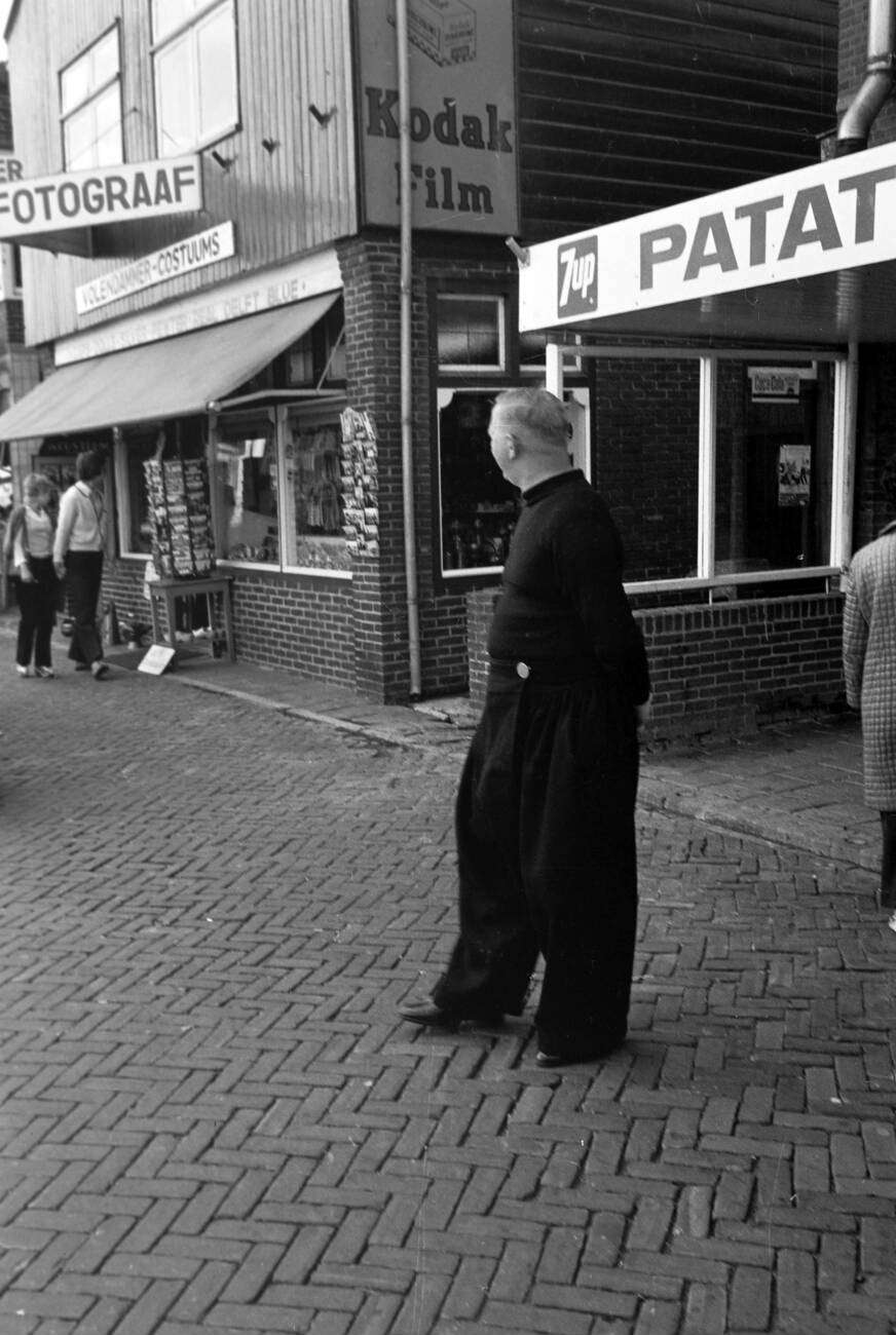 Man wearing typical clothing in Volendam: A man wearing traditional clothing in the quaint town of Volendam in 1971.