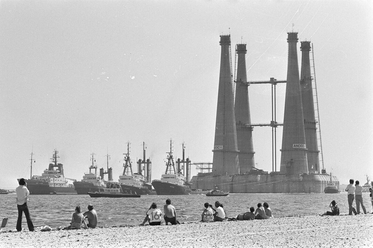 The colossus drilling platform being towed from Rotterdam to Norway around 7 July 1976