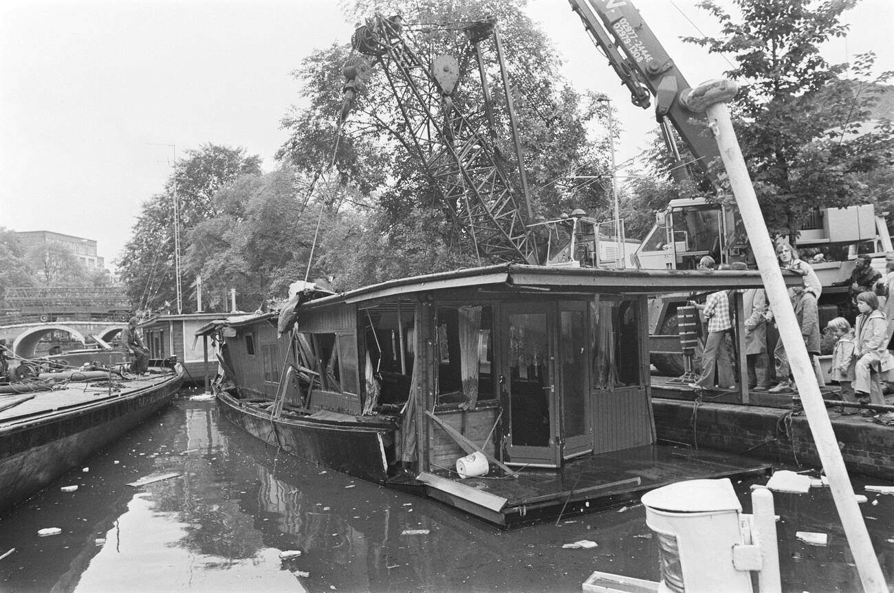 A houseboat being lifted out of the water in Amsterdam on July 30, 1976.