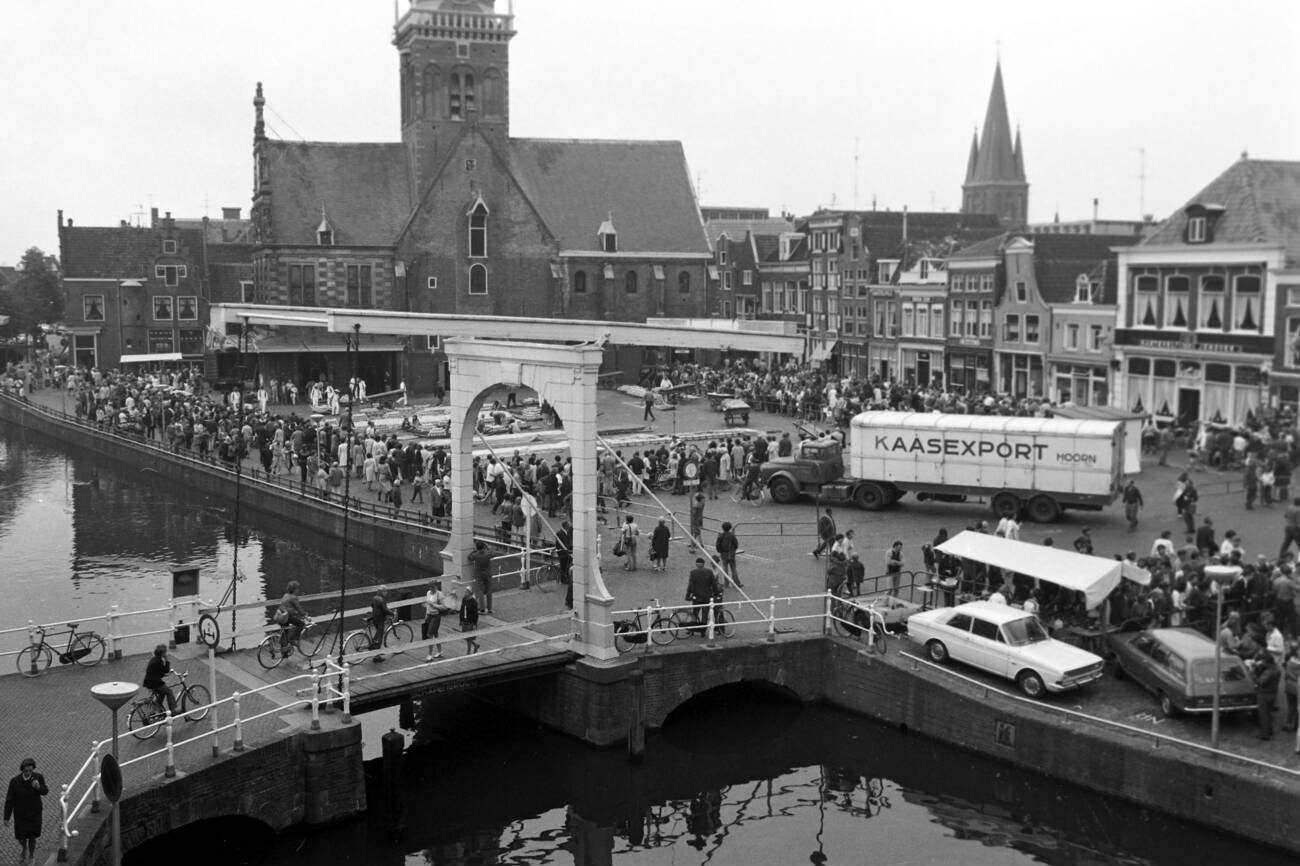 The historical city weigh building De Waag behind the cheese market in Alkmaar, The Netherlands in 1971.