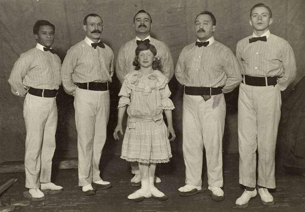 Stunning Historical Photos of Circuses in Netherlands from the Early 20th Century