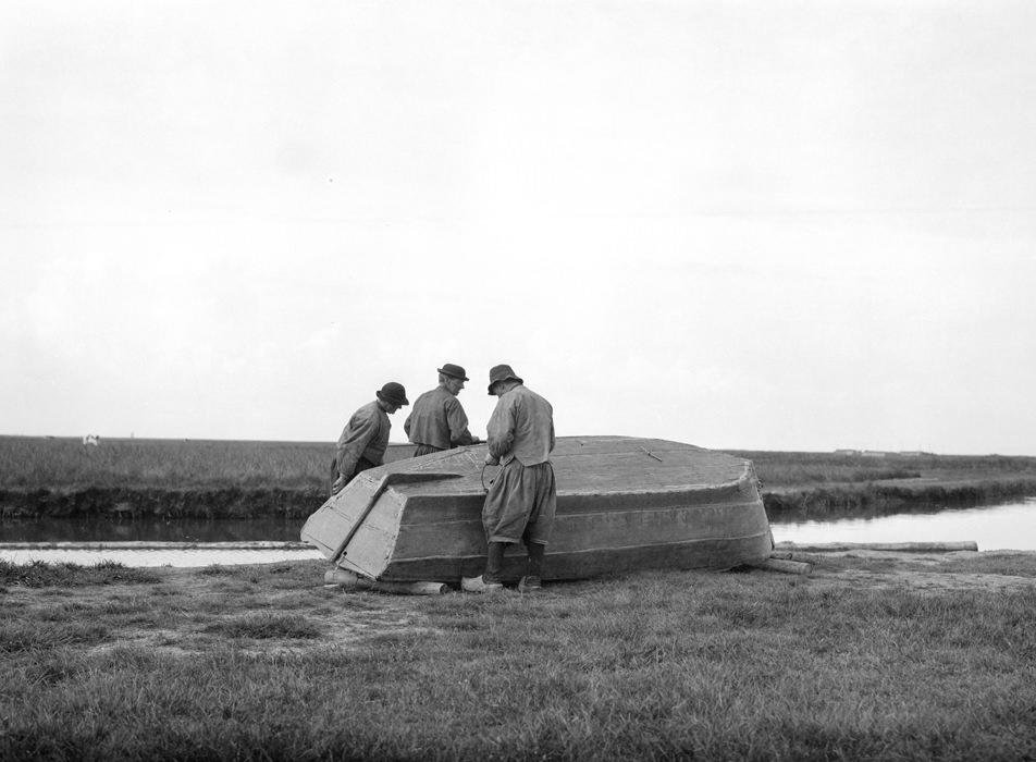 Men and boat, Marken.
