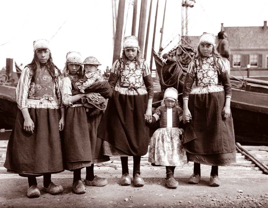 Marken Girls, Marken