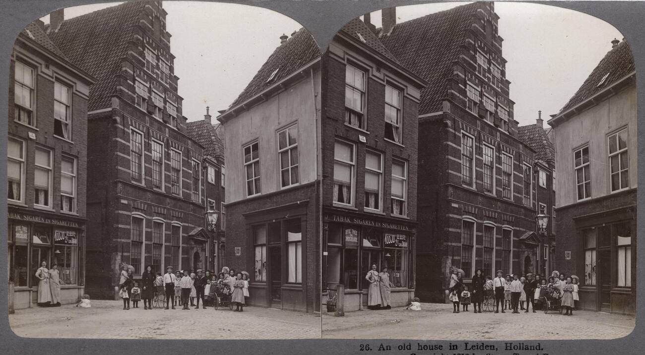 Old town Leiden, Holland, 1910.