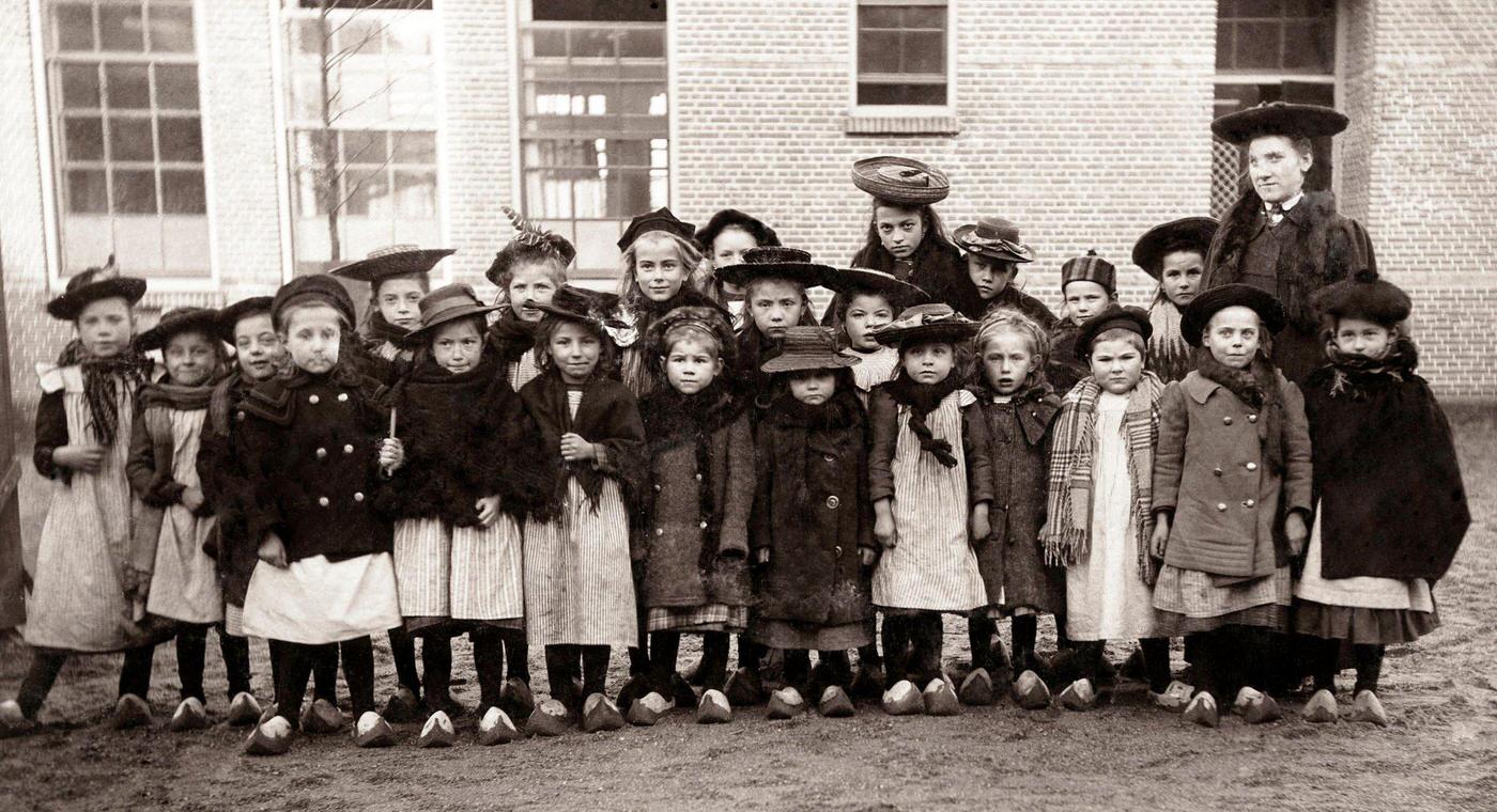 School group of little girls with their teacher in Sliedrecht, Netherlands, 1907
