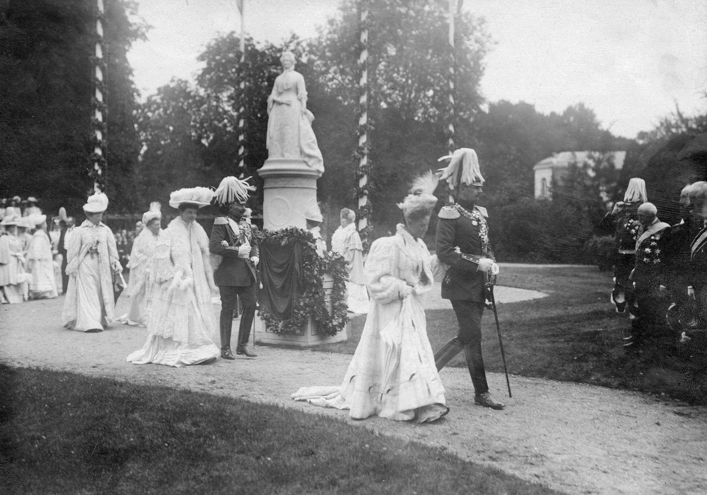 Inauguration of a monument of Grand Duchess Alexandrine in Schwerin with Dutch Royalty, Germany, Vintage property of ullstein bild, 1904