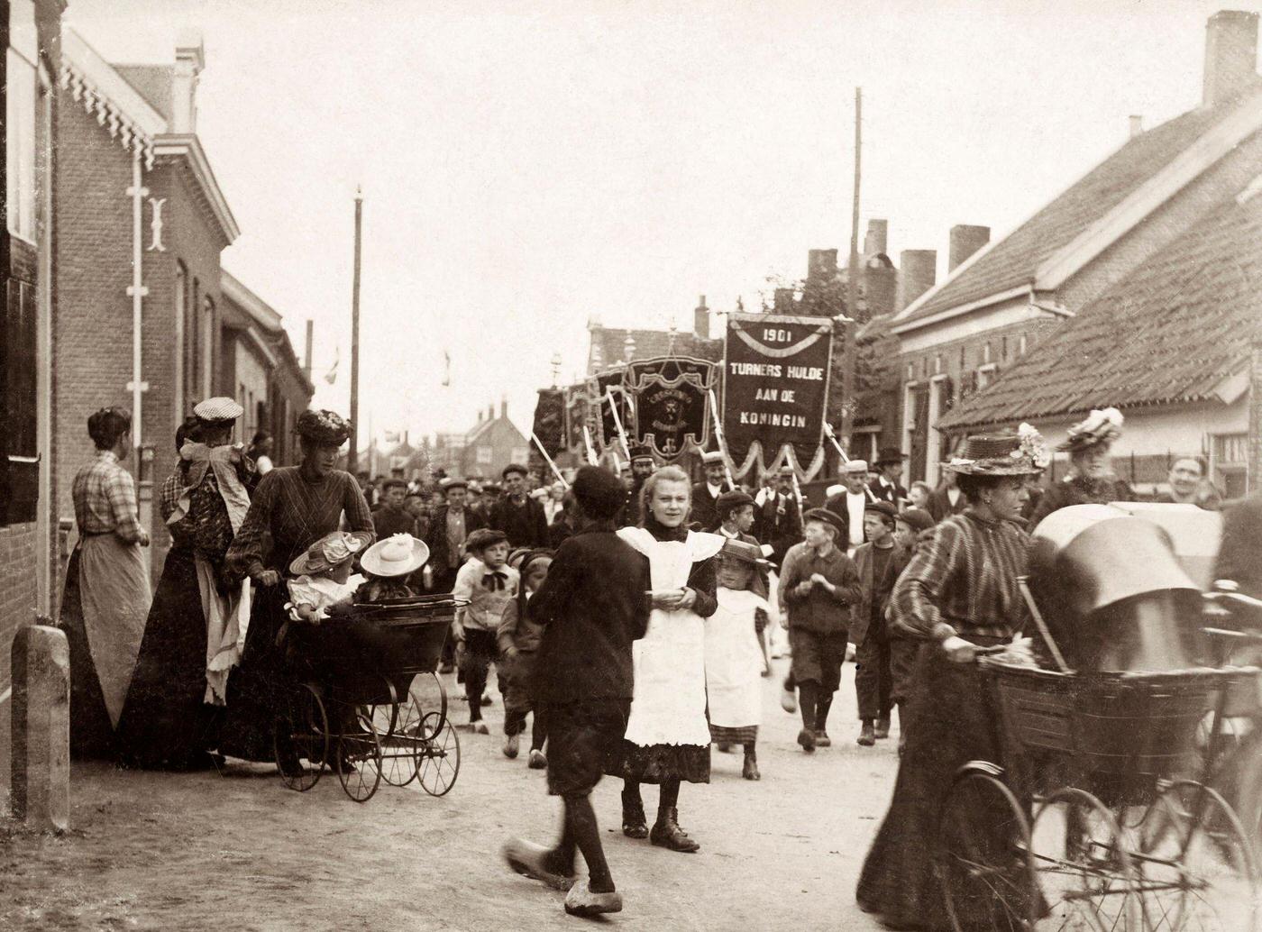 Town parade celebrating the birthday of Queen Wilhelmina of the Netherlands in Kinderdijk, 1906