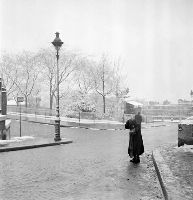 Montmartre hill on a very cold winter morning, 1956.