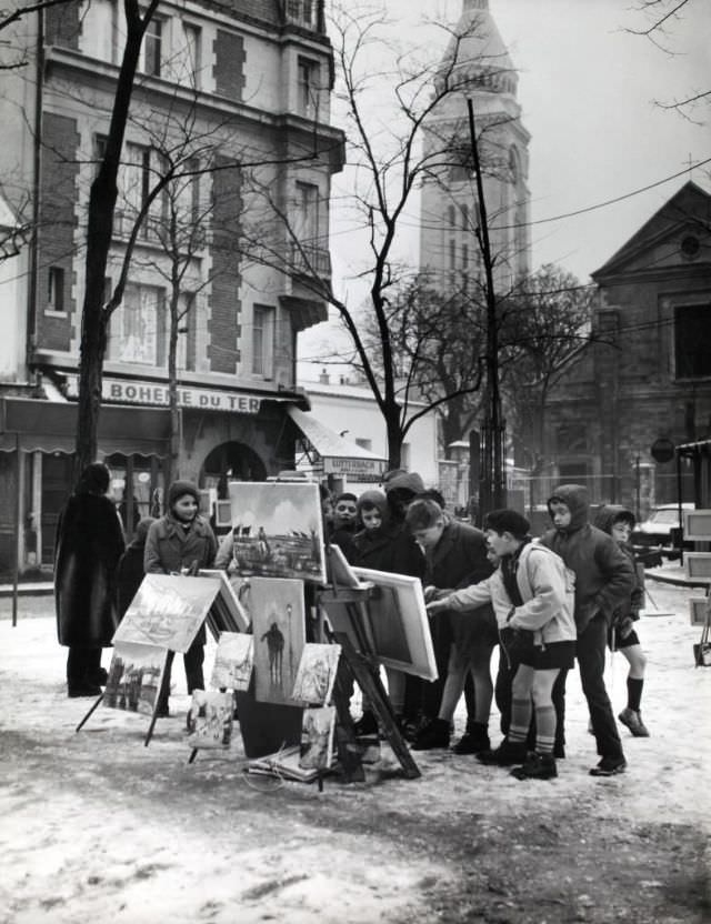 School children at Place du Tertre in Montmartre in winter, 1950. (Charles Ciccione)