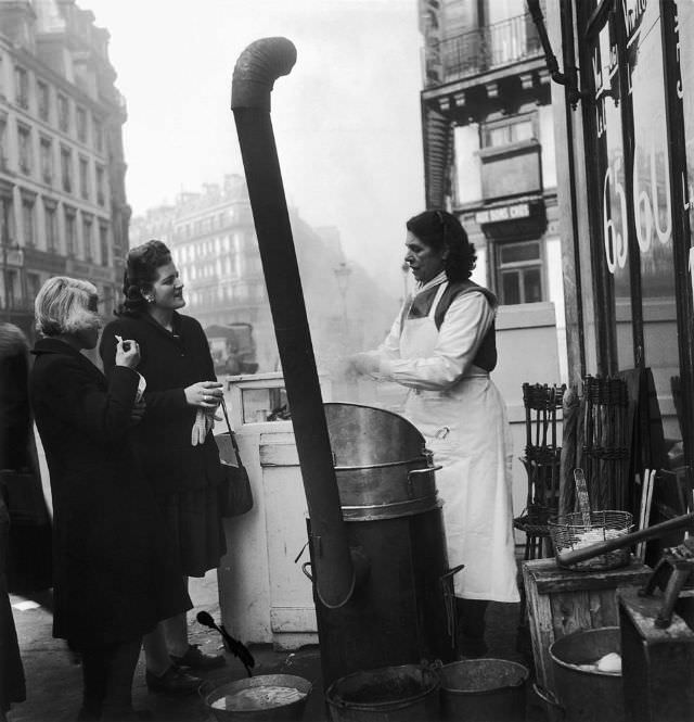 Street vendor in winter, 1950s. (Robert Doisneau)