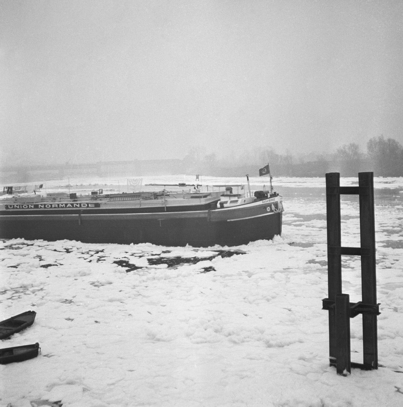 Icy River Seine Covered In Snow, Paris, November 29, 1957.