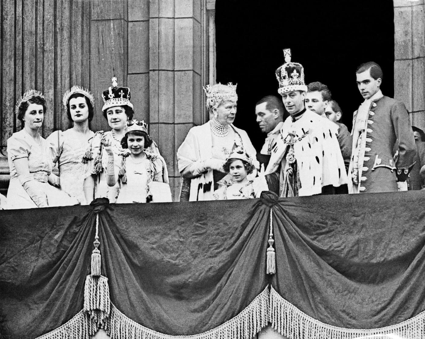 The Queen Elizabeth, with her daughter Princess Elizabeth, Queen Mary, Princess Margaret and King George VI pose at the balcony of the Buckingham Palace.