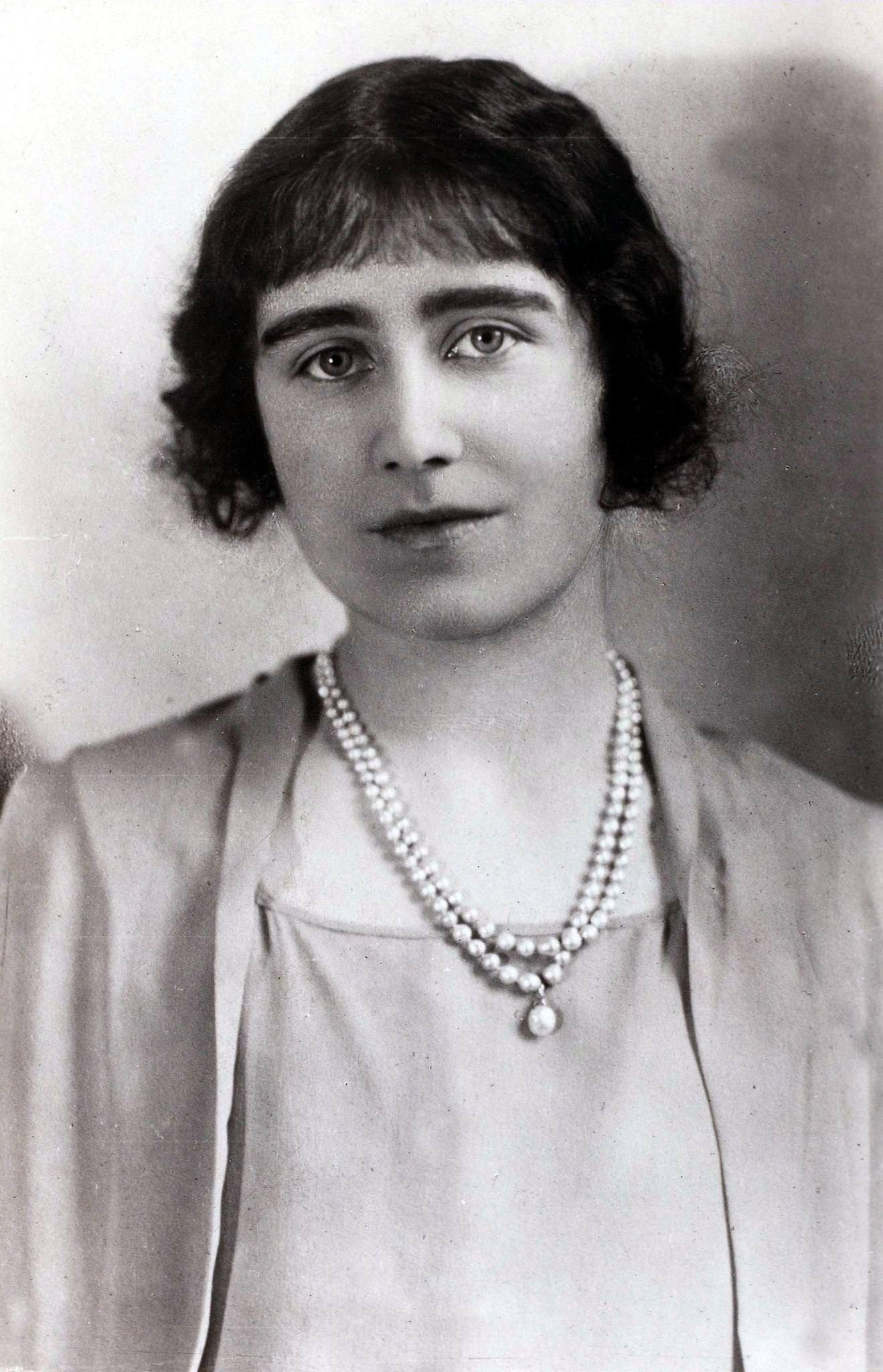 Lady Elizabeth Bowes-Lyon, 1925