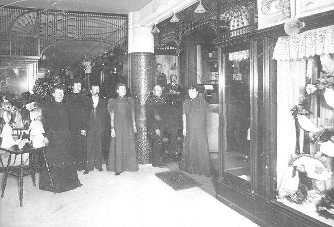 Opening day for Weinstock Lubin's new store, 1895