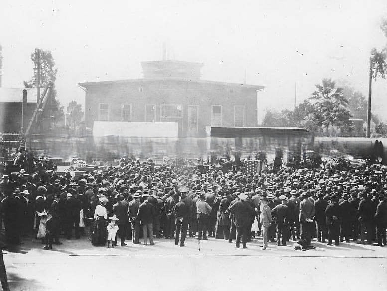 A memorial service taking place for C.P. Huntington at the Southern Pacific Shops, 1899