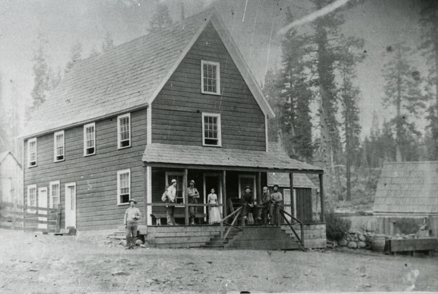 Chaparral House with 7 people outside of it, 1898