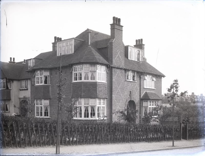 House on the corner of Langley Park Road and Devonshire Road, Sutton, 1911