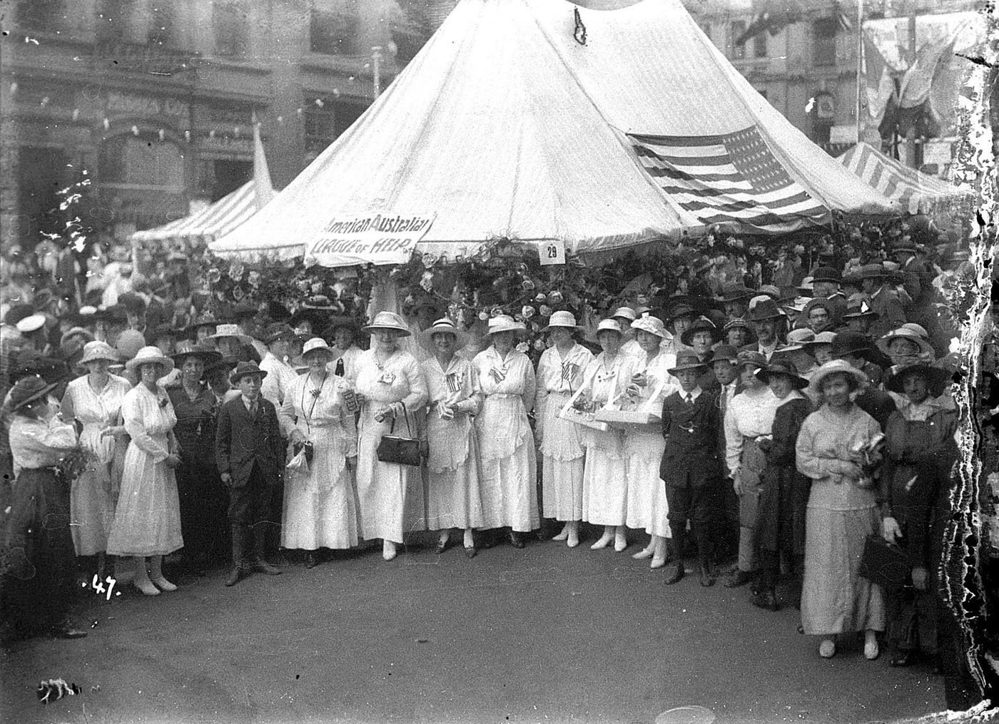 Women participating in the American Australian League of Help War Chest Day