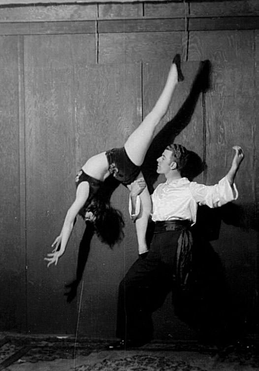 Portrait of a male and female performer 'De Coppola'